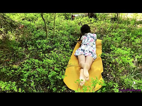 ❤️ Nepažįstamasis iš Tinderio masturbuoja mano putytę ir aistringai dulkinasi miške ️ Anal video prie mūsų ☑